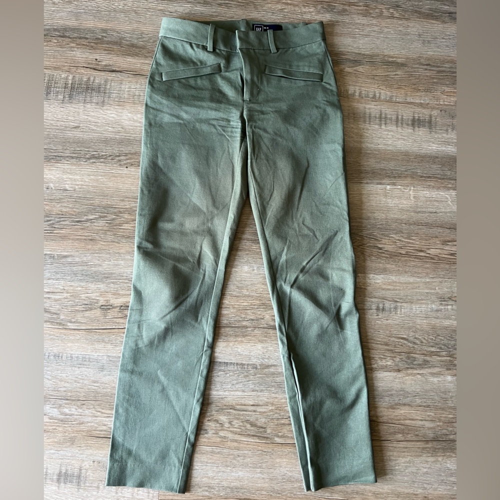 Gap size 00 R dress pants in olive